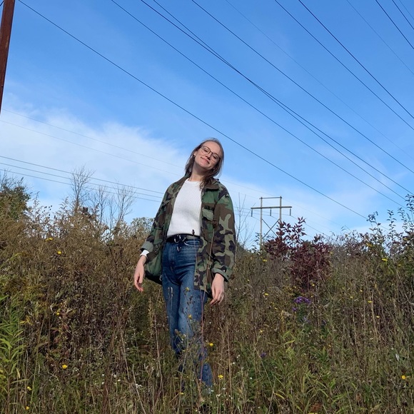 Meet your Posher, Liza - Picture 1 of 1